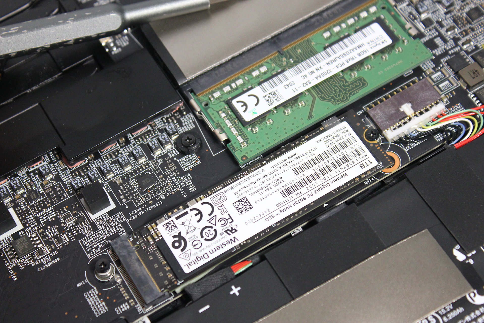 Geeknetic GoodRAM IRDM SODIMM DDR4 improves the performance of your laptop and MiniPC 6