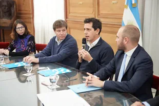 The Minister of the Interior, Wado de Pedro, and his economics counterpart, Martín Guzmán, led today at Casa Rosada the signing of the Austral Development Trust (FIDA) with the Governor of Tierra del Fuego, Gustavo Melella