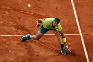 Rafael Nadal stretches to define against Novak Djokovic;  the Spaniard regained the advantage 