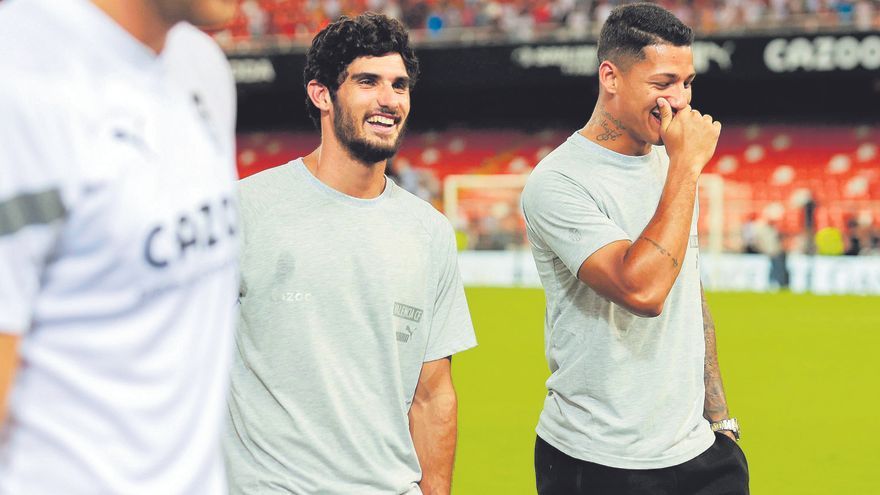 Mestalla says goodbye to Guedes