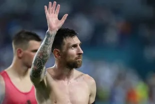 Lionel Messi will start on the substitute bench, but if he enters and Argentina beats Jamaica, he will become the fifth player to reach 100 wins with his team