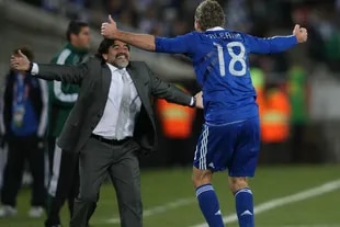 Maradona and Palermo in an eternal embrace;  It was the night of the victory against Greece in South Africa 2010, when the Titan scored his only World Cup goal