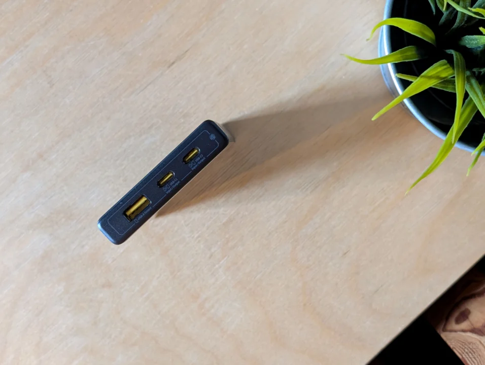 Baseus PicoGo 10000 mAh - porty USB